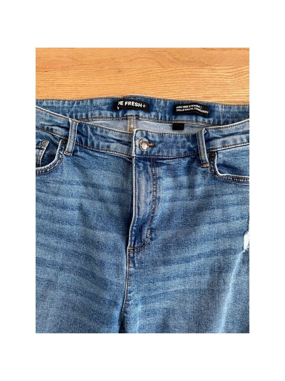 Joe Fresh Women’s Blue Distressed Straight Leg Jeans Size 18W - Picture 3 of 9